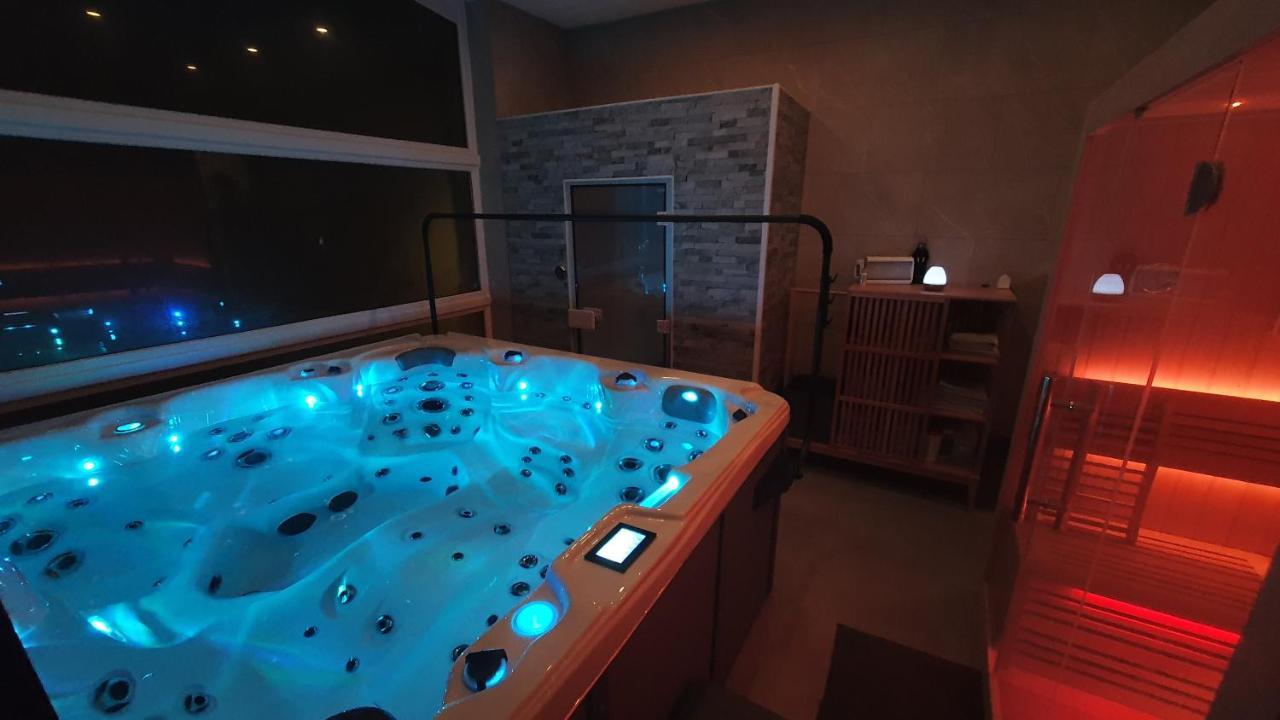 Bed'N'Bulles - Wellness Privatif Bed & Breakfast Динант Екстериор снимка